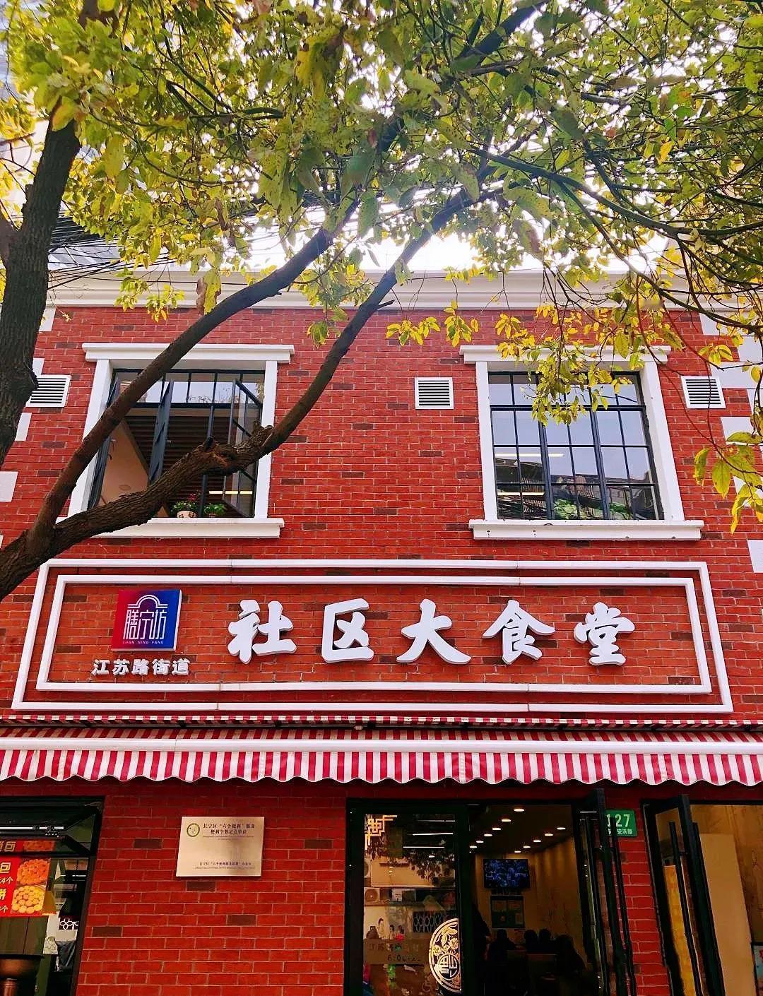 社区食堂热闹一阵后便纷纷关闭，惠民好事为何很难长久？
 
开业初期火爆，大多来自