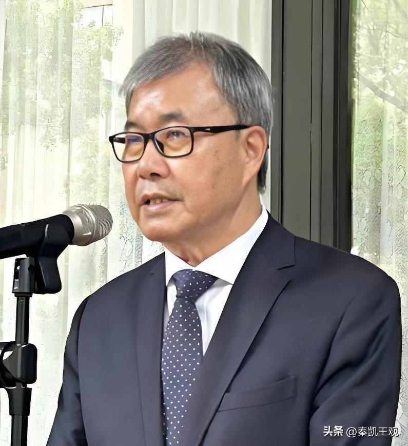 高市早苗那双鞋，比她的鞠躬更诚实。
阿灵顿国家公墓里埋着40多万名美军士兵，其中