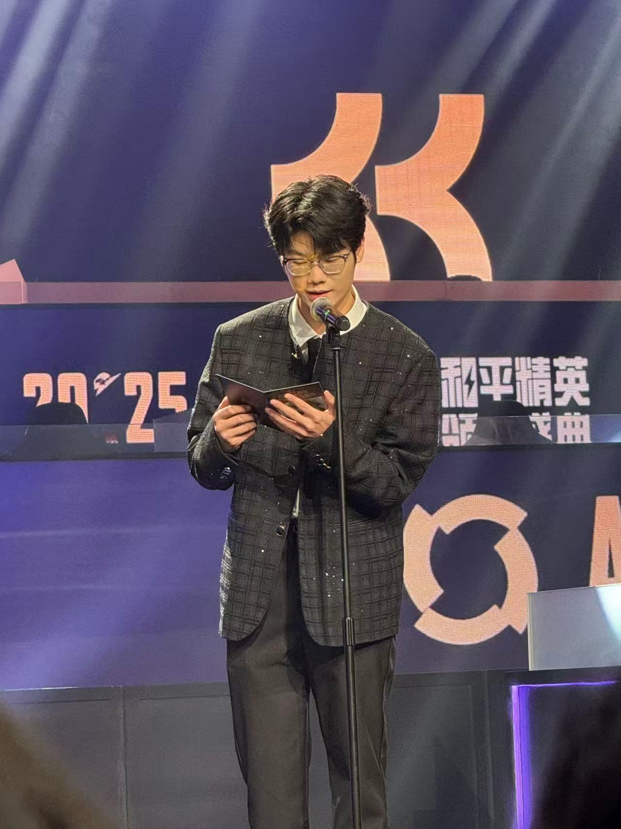 2025和平精英荣誉颁发盛典 PEL六周年之际，荣誉盛典燃情上线！从四大赛事的巅