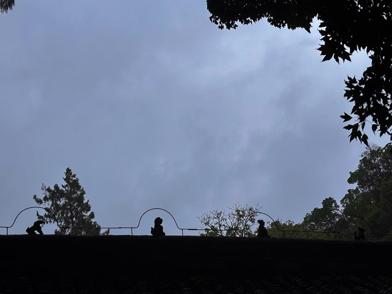 古隆中六角井与抱膝亭，山间三国细节

古隆中六角井为隆中十景之一，井台斑驳，青苔