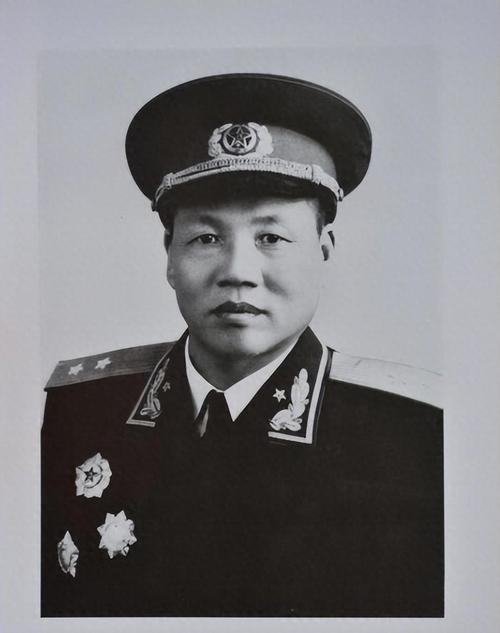 刘金轩瞒着父亲改名参军23年，老父以为他早死了，1949年一封公函让这位将军哭得