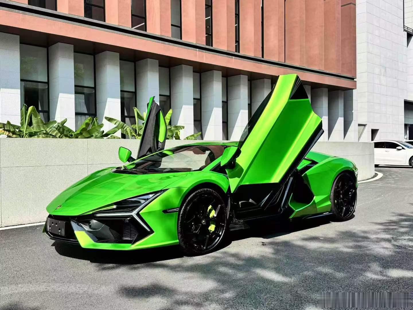 兰博基尼Revuelto 6.5L PHEV标准版，2025年落户，仅1000公