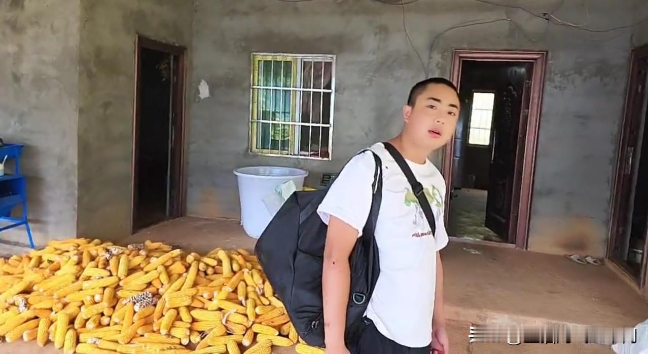 玉米作为世界几大主食之一，是有一定道理的，比如它的结构除了外表的玉米粒可以食用，
