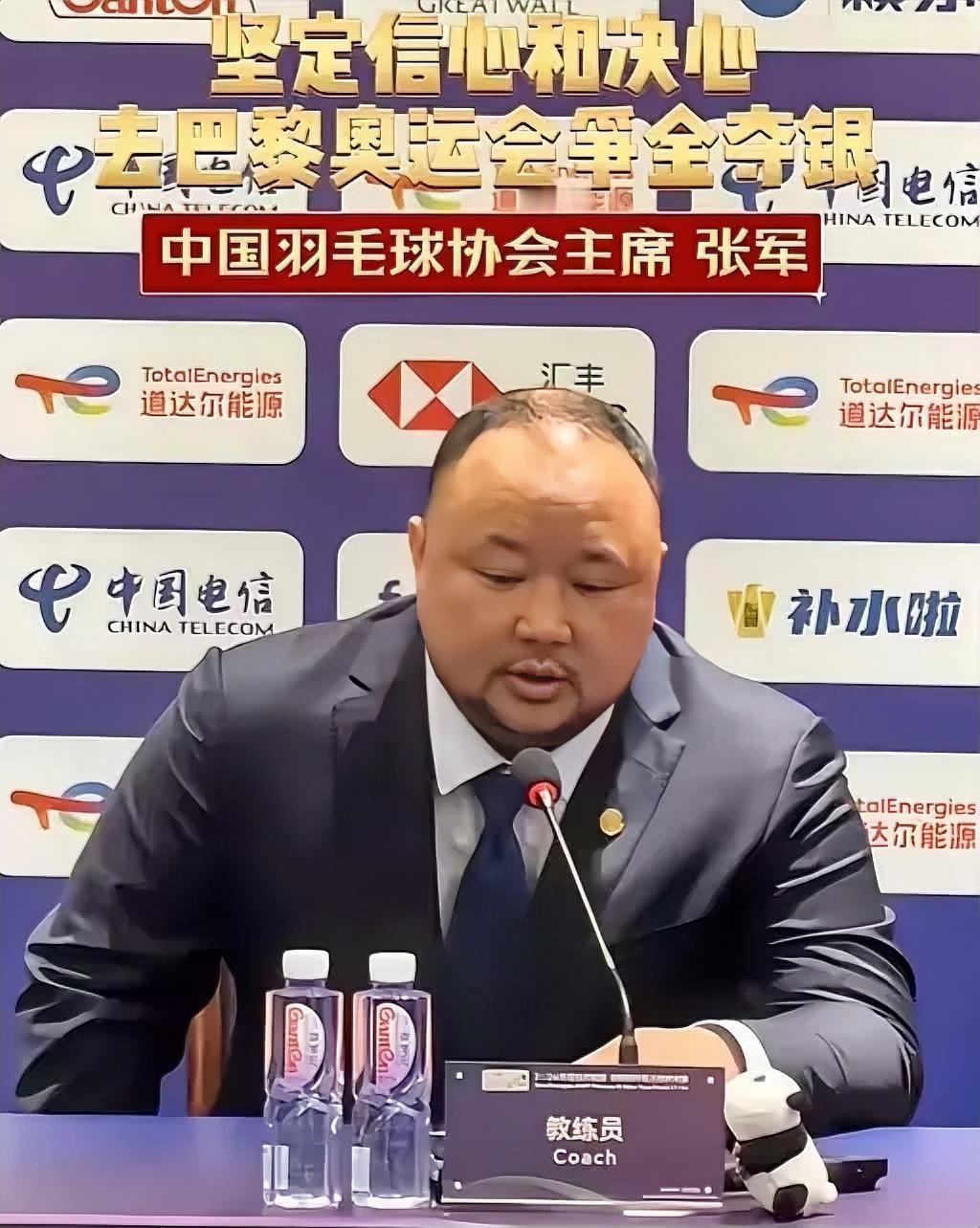 估计是既惋惜又带有一丝愤怒。
​她怎么都想不到，曾和她夺冠的张军竟然也被利益蒙住