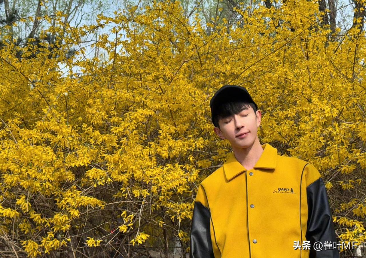 37岁的于朦胧曾参加过《快乐男声》并获得全国十强，后面转战影视圈也获得了不少的关
