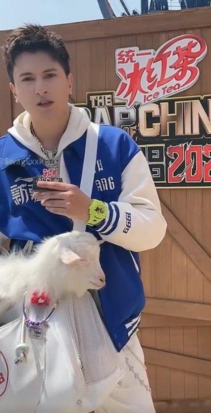 新说唱选手质疑严浩翔导师身份新说唱选手说严浩翔应该当总导演新说唱选手那质疑严浩翔