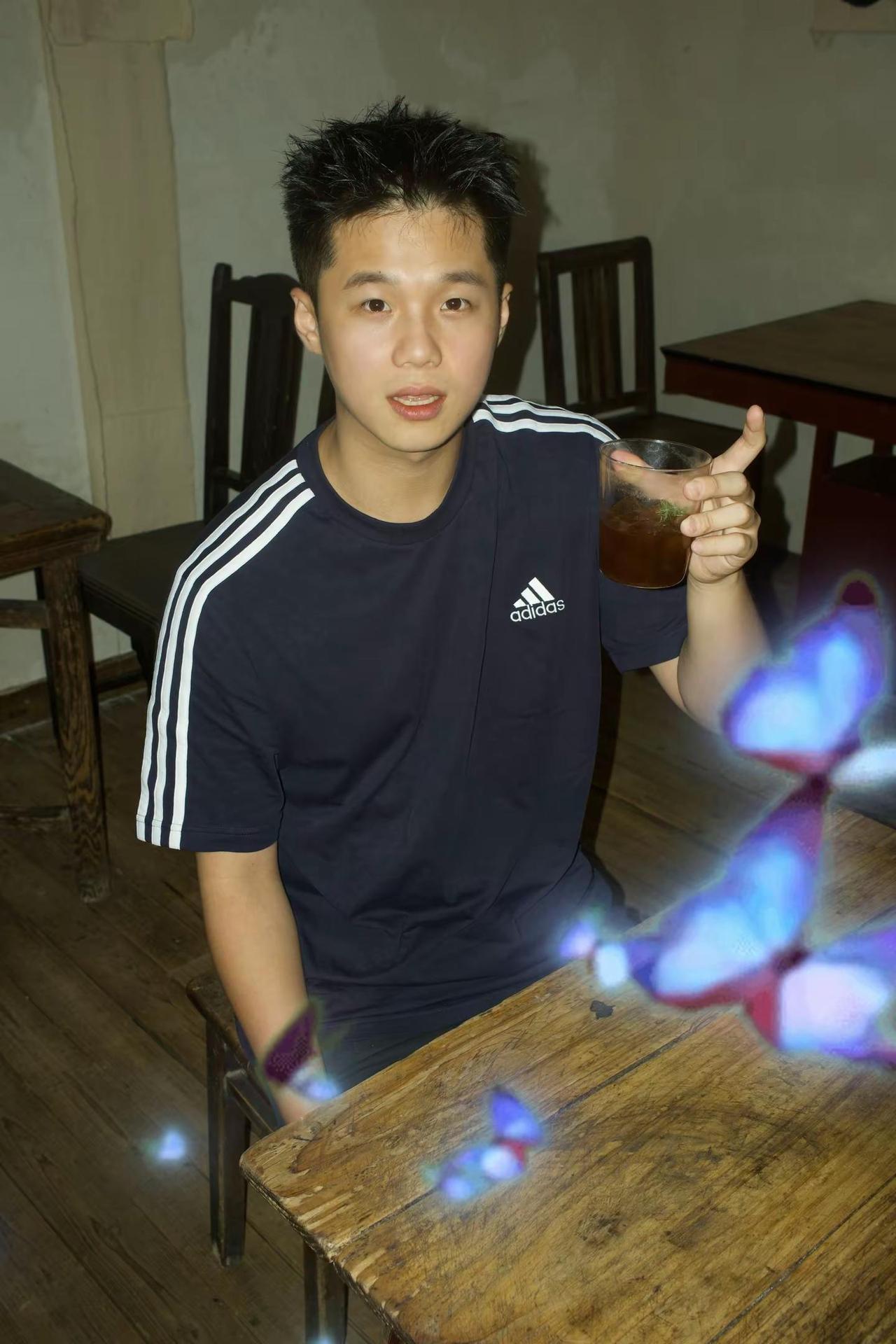 每次一见到你  心里好平静.