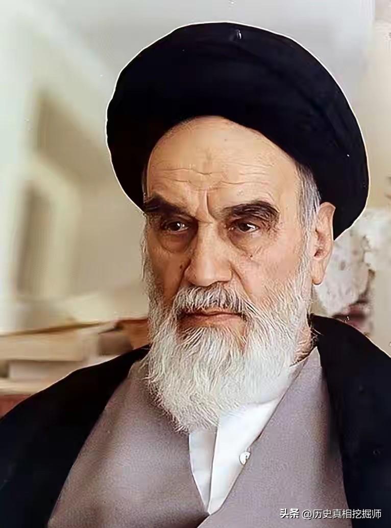 伊朗的两任最高领袖:霍梅尼、哈梅内伊！

1、霍梅尼
鲁霍拉·穆斯塔法维·穆萨维