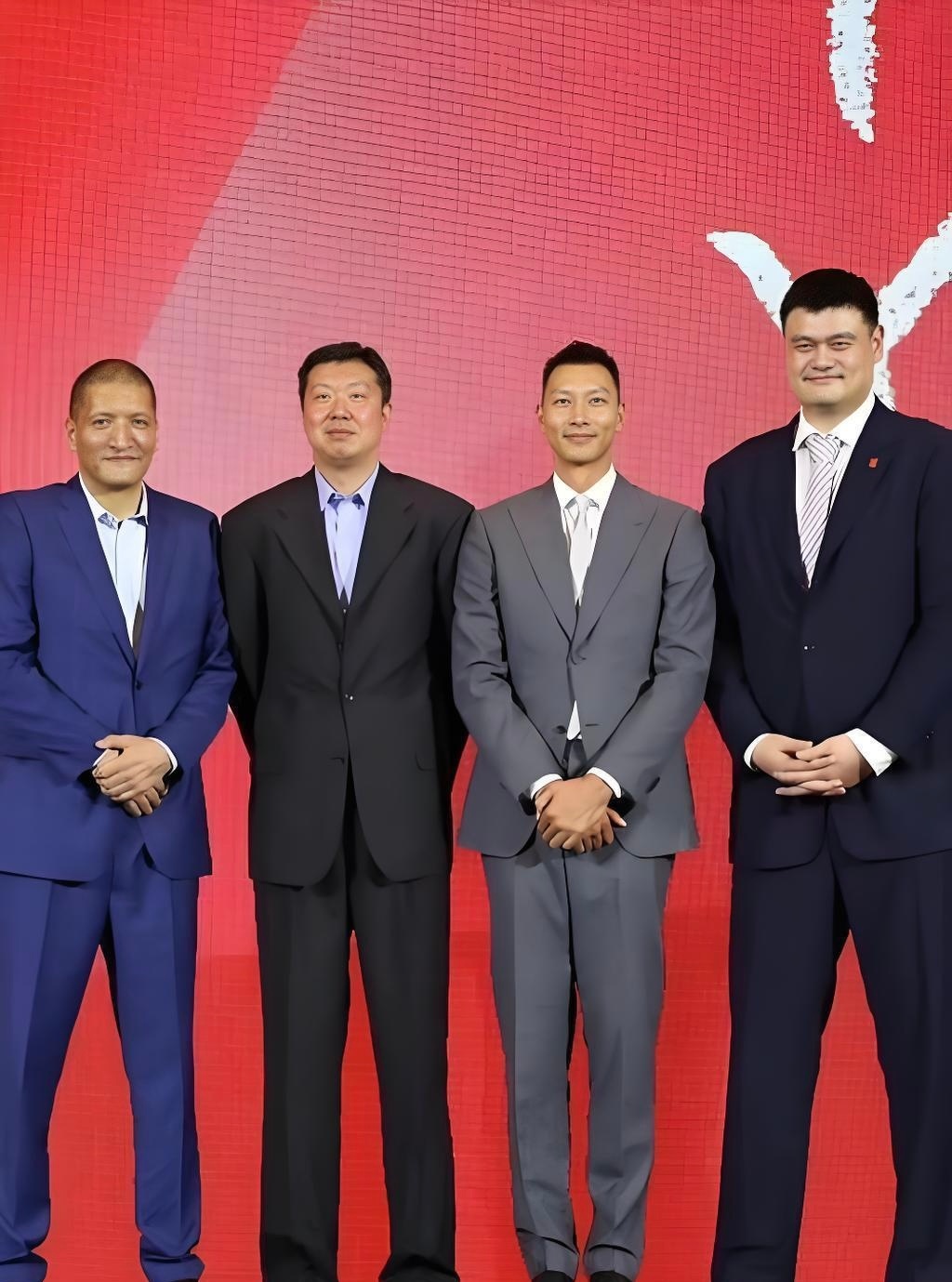 同样是男篮传奇中锋，为何数据差距如此之大？答案藏在天赋与坚守里男篮四大中锋数据背