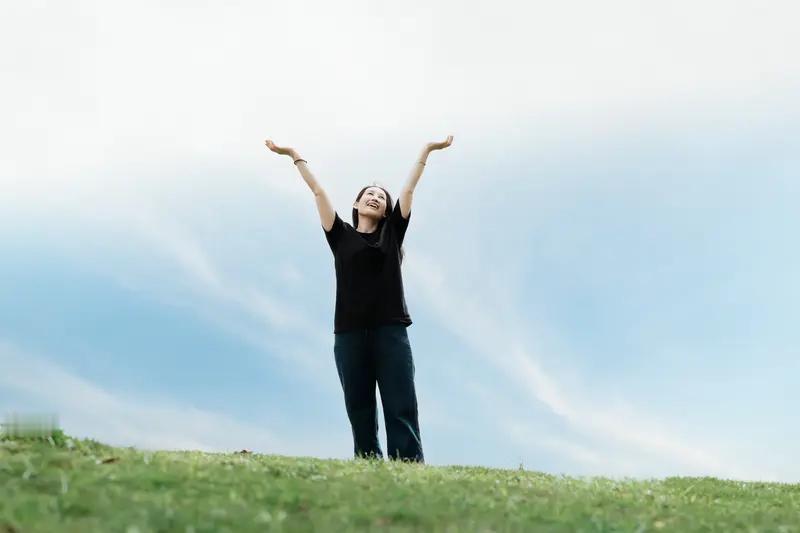一个女人最靠谱的能力，我觉得是自我成长和独立思考。我认识个姐姐，之前在家当全职太