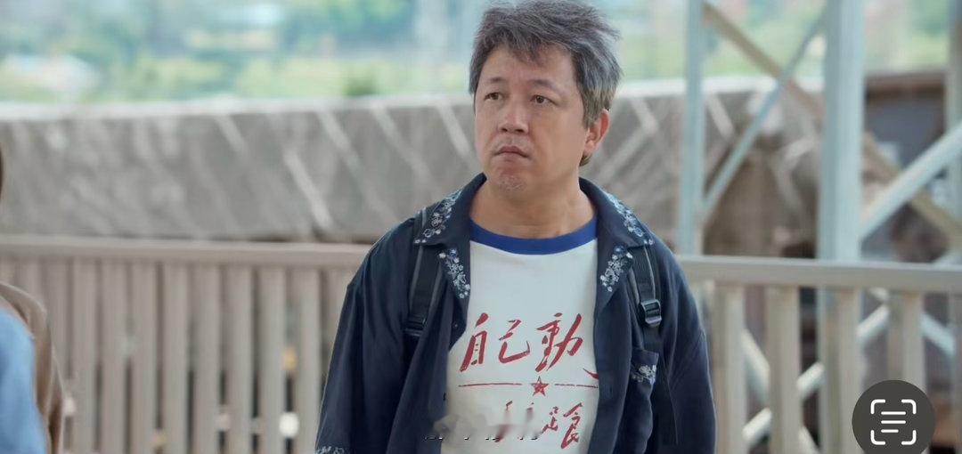 潘粤明对着死人演了好几集黑夜告白 潘粤明演的不是精分，是深情。一个警察舍不得战友