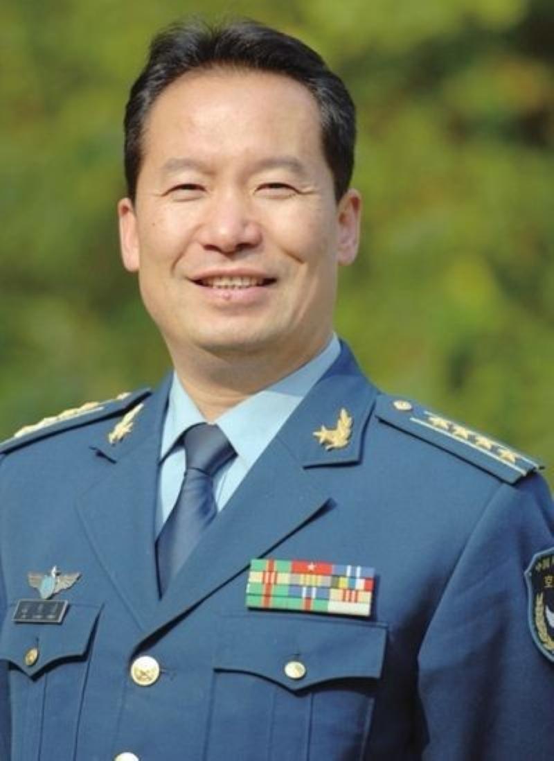 1987年，飞行员徐勇凌驾驶一架歼-6战机，因听错指令撞上长机，坠毁在深山老林，