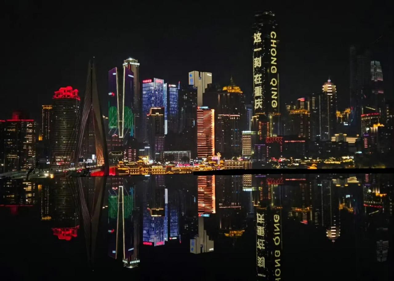 蛇年将至，又是重庆第一次成为春晚分会场，长安汽车最近真的是太拼了！“办年货”、“