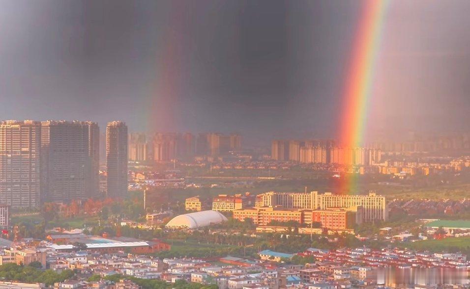 见到彩虹会有好运🌈 