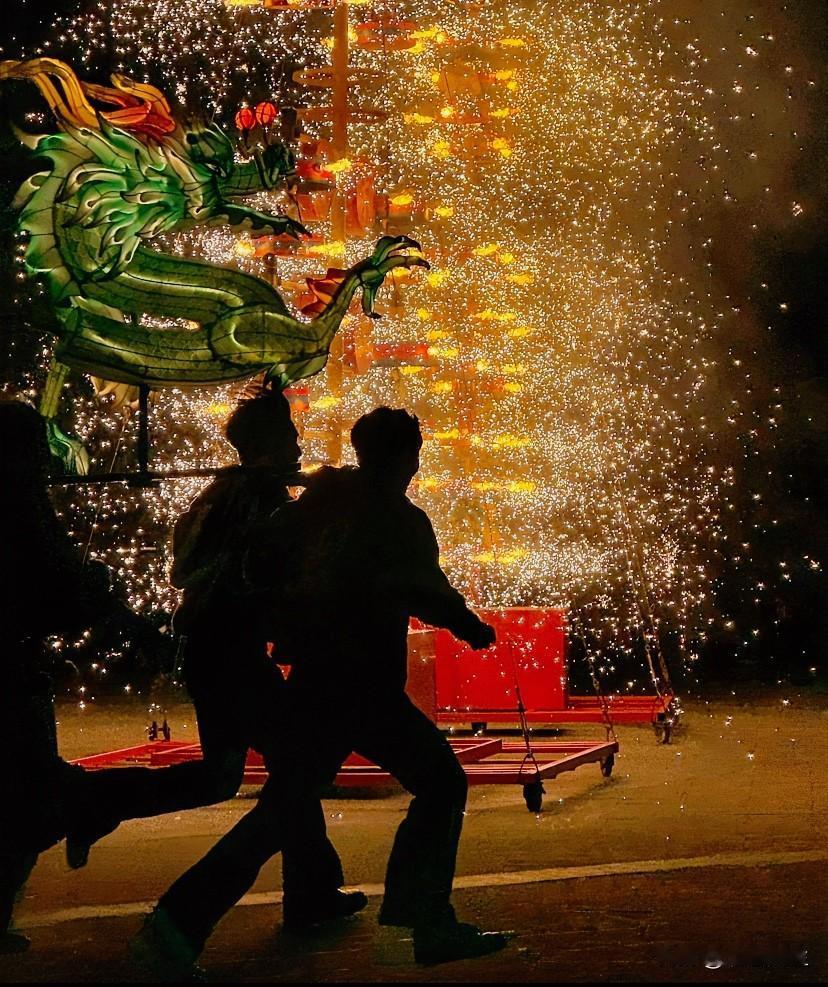 过年走亲戚，悲欢能相通吗？

许久不联系的远亲，一年顶多见一次，碰面后显得格外热