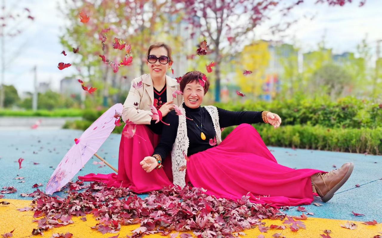 依靠自己：

培养独立性：自己解决问题，增强自信心和能力。
长远利益：依靠自己可