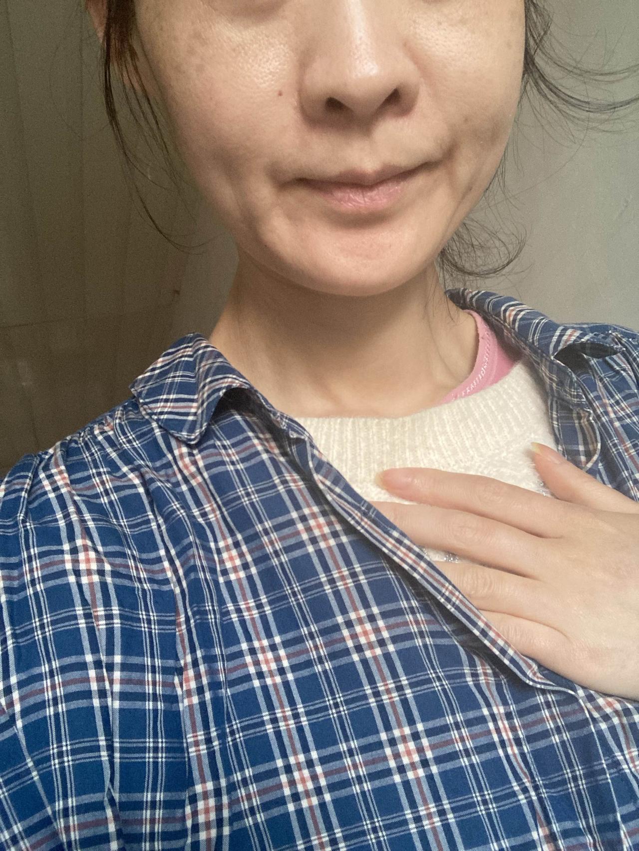 今天太热了，入春以来最热的一天。这件衣服，十一月洗完以后放在床头，经历了五个月，