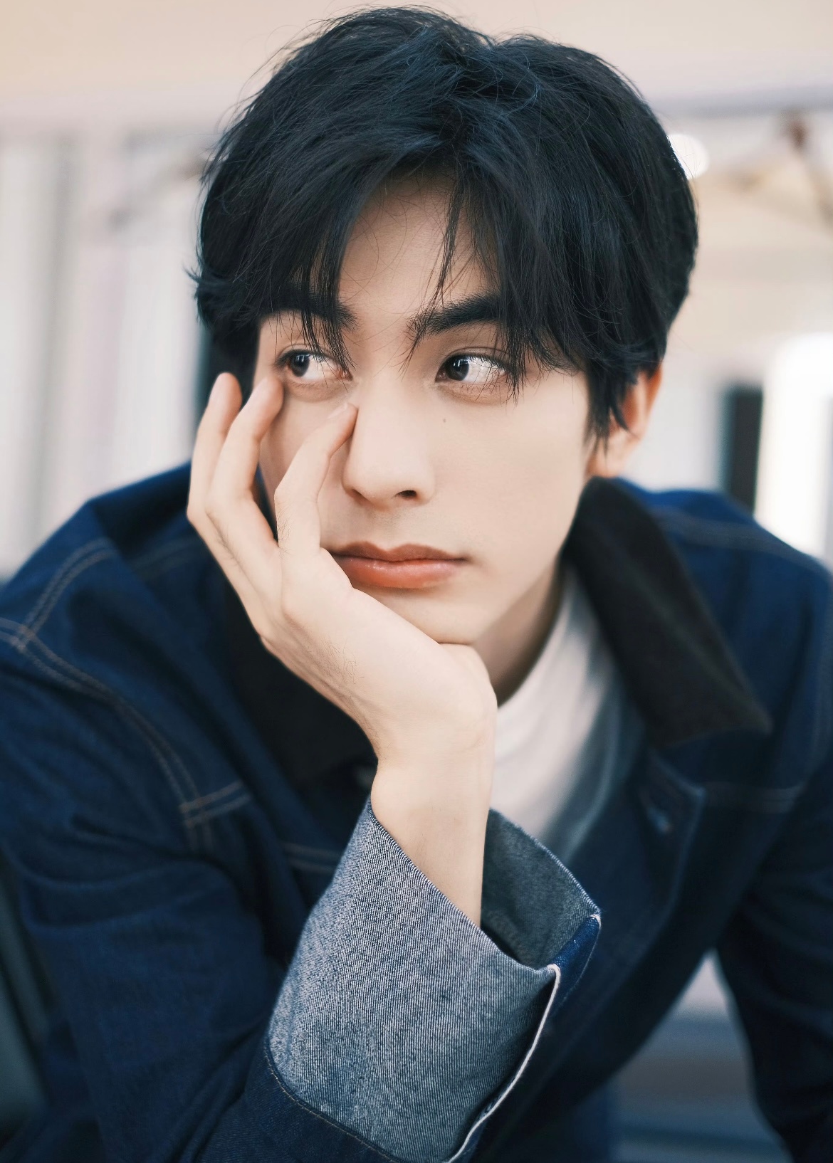 宋威龙认证自己的左脸很帅大帅哥咋这么幽默哈哈哈宋威龙你整张脸都很帅，宋威龙全肯定