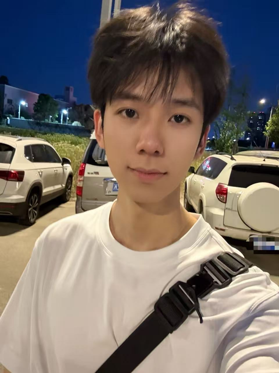 人老了，证件照也要更新