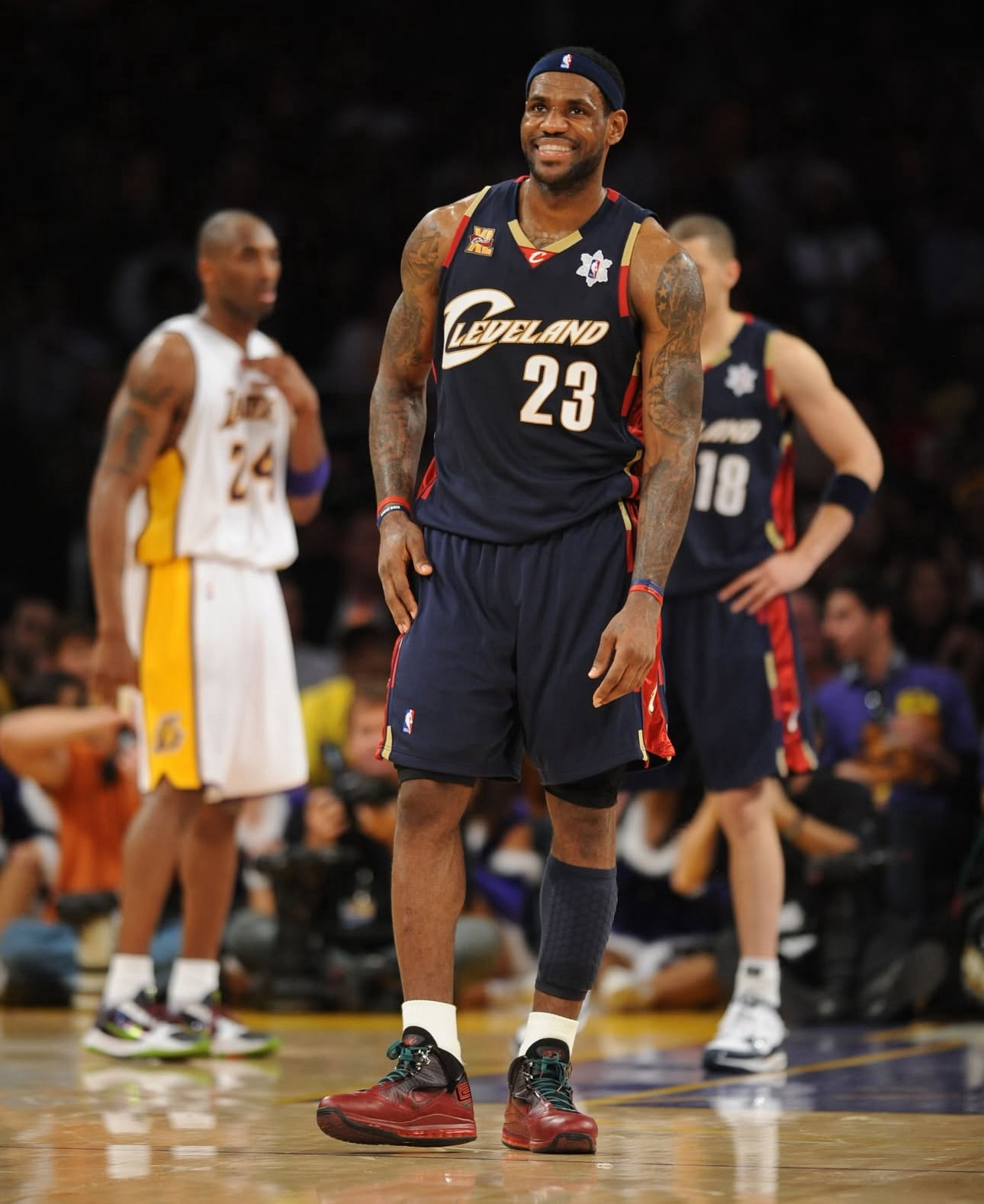 骑士詹姆斯克利夫兰骑士 老照片回顾你知道这是哪一年的nba圣诞大战 吗？经典海军