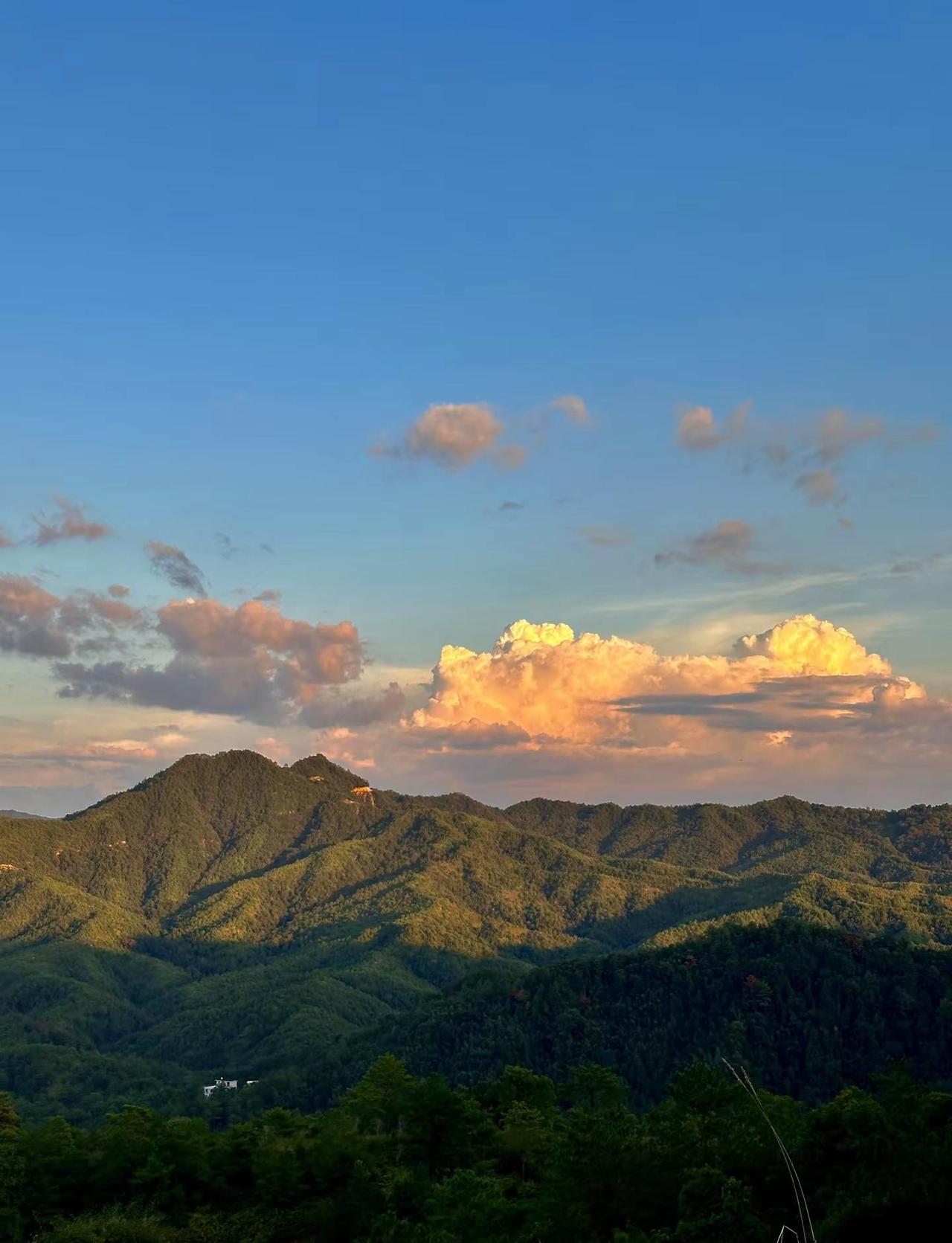 生活只为了寻求内心的一份平静。进山 看海 听雨 赏月 追日 都会是不错的选择天在