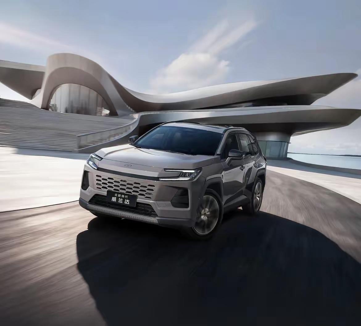 买丰田，这几款闭眼入！
1、凯美瑞，一年卖出20万辆；
2、锋兰达，一年卖出18