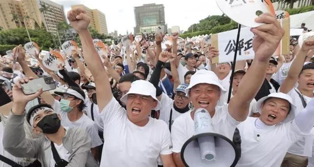 中国硬刚美国的事实，反而收服了台湾人心！其实说到底，台湾大部分民众，骨子里还流淌