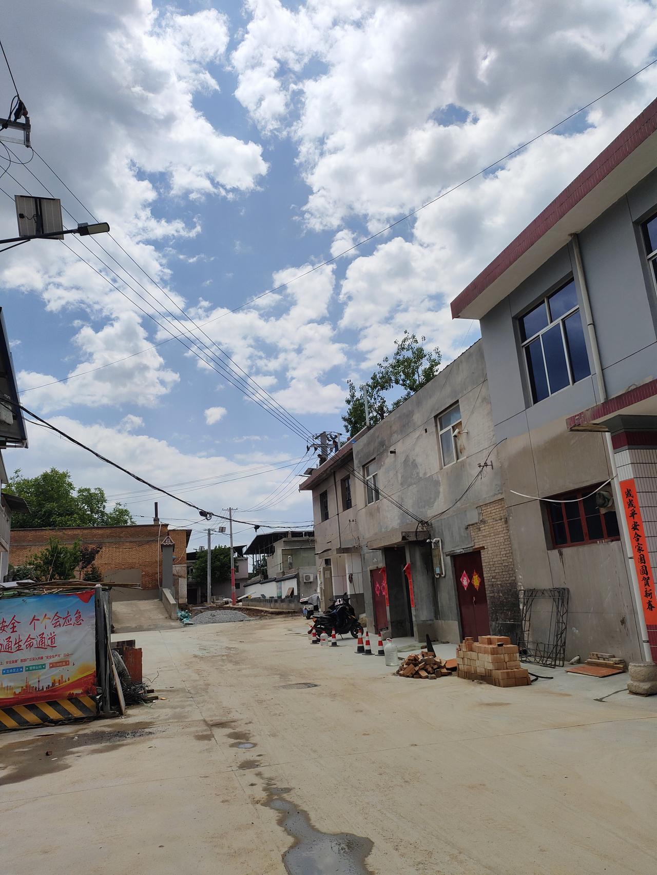 关于分手之后该不该把礼物要回来，我个人觉得，这么做实在不太妥当。
 
当初送出礼