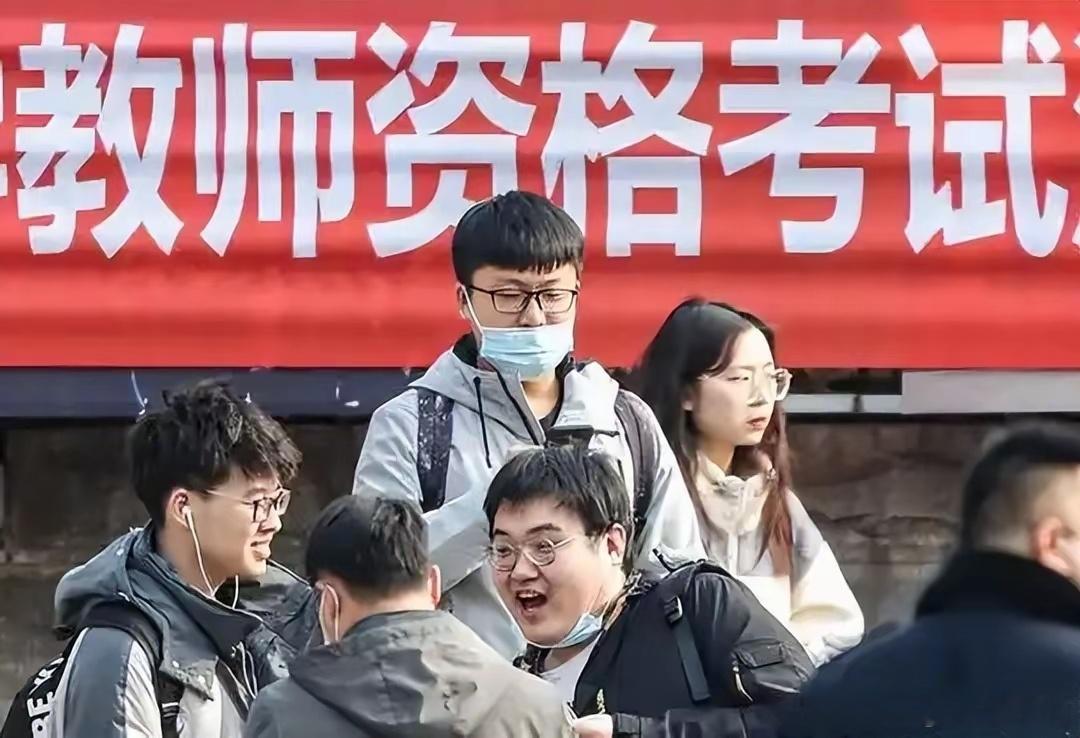 现在当老师更难了吗高考开麦季专业报考指南很多人以为老师的工作很舒服，每天也就上两