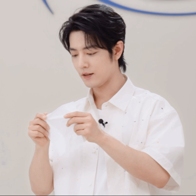 肖战的最新直播动图，帅哥的状态如何？ ​​​