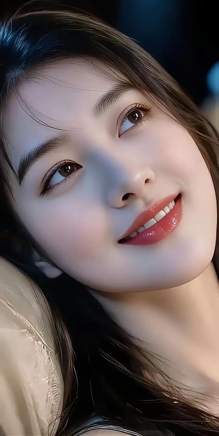 温柔甜美的笑容，让人心动不已😍✨