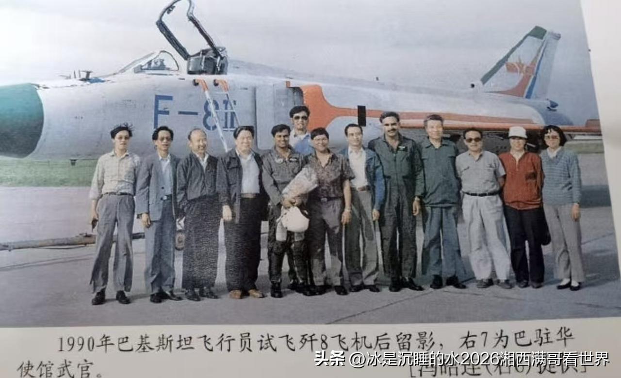 今天全网军迷们都在回顾八爷的传奇故事，这里给大家分享一组歼-8II的🈶代表性的