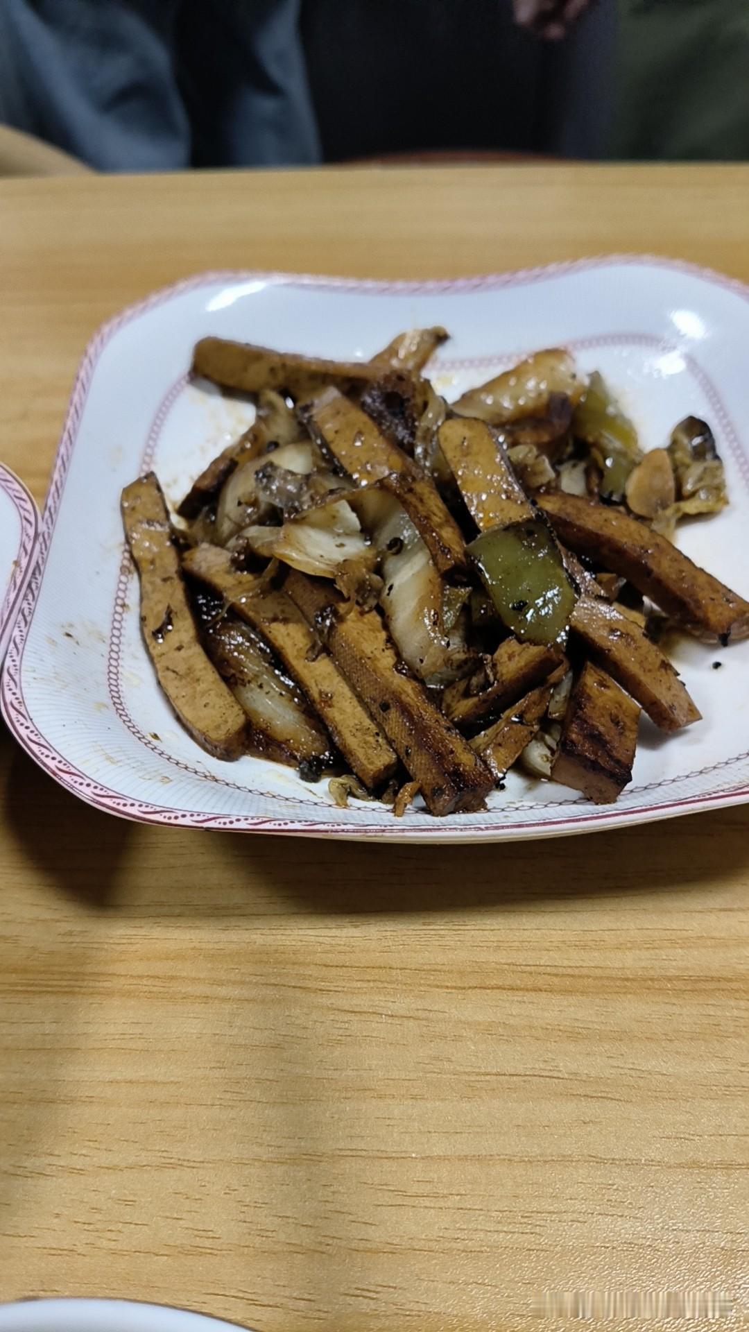 今天老板娘来了，做饭大姐做了5个菜，大家看看怎么样[可爱]