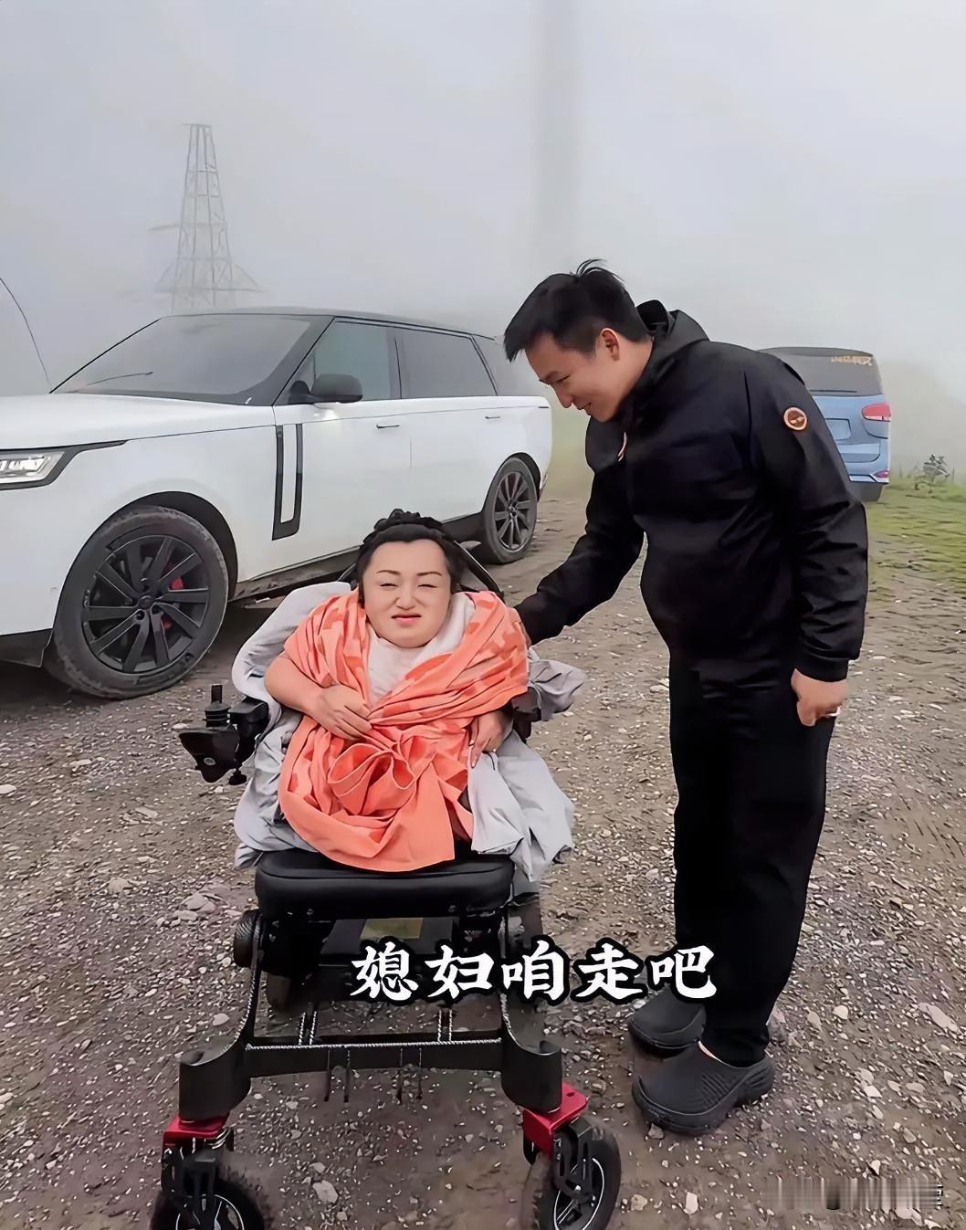 大双对喜梅是真的好啊！带着怀着身孕的喜梅去看大理美景，上山发现她穿得少，立马给她