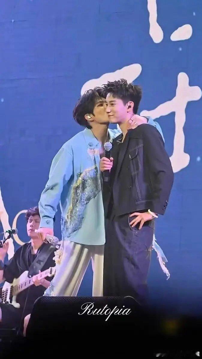 欧米伽 是我在内娱演唱会能见到的吗？ 