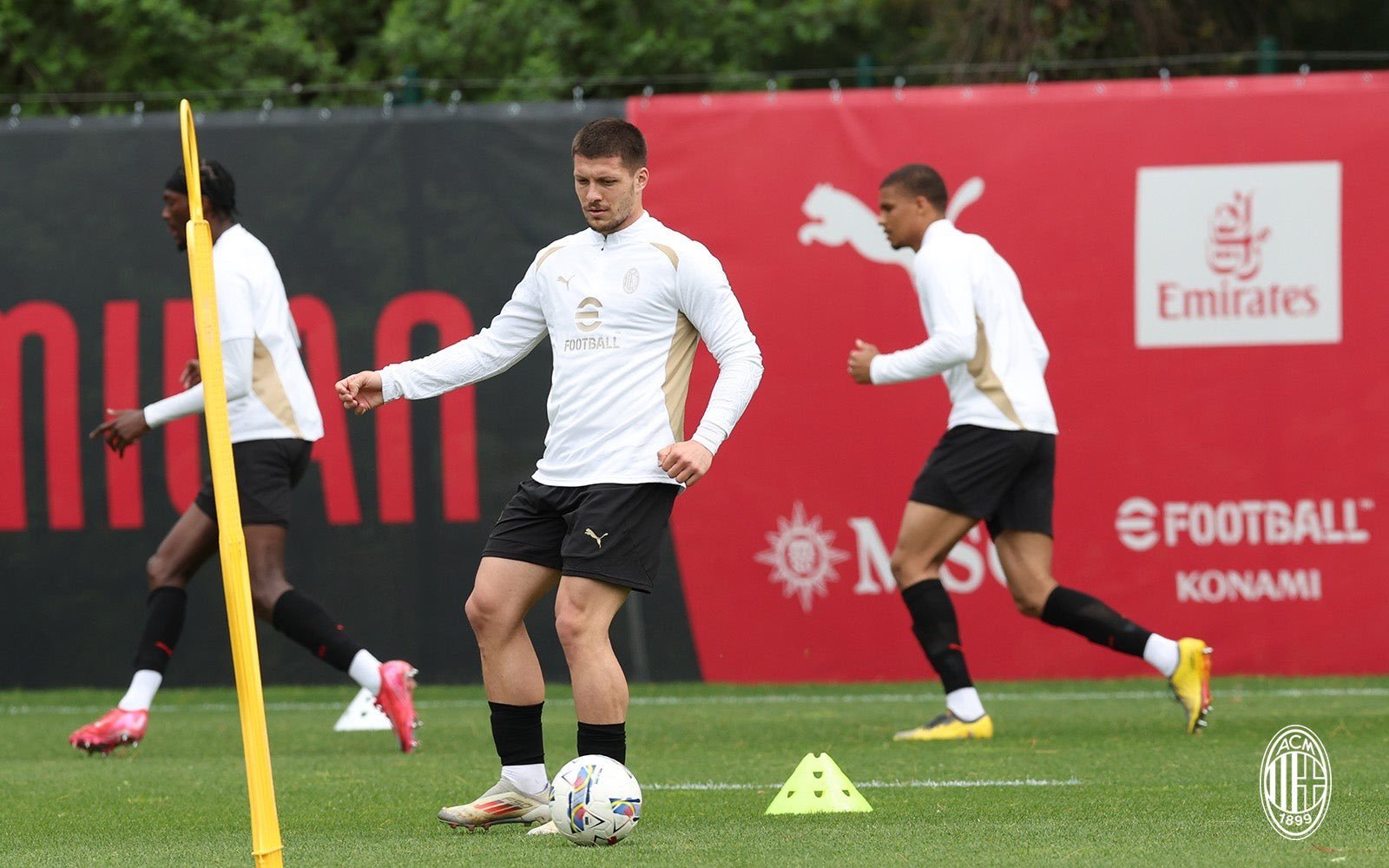 【MN】 🔴⚫️ 约维奇🇷🇸今天继续进行单独的针对性恢复训练。[加油][加