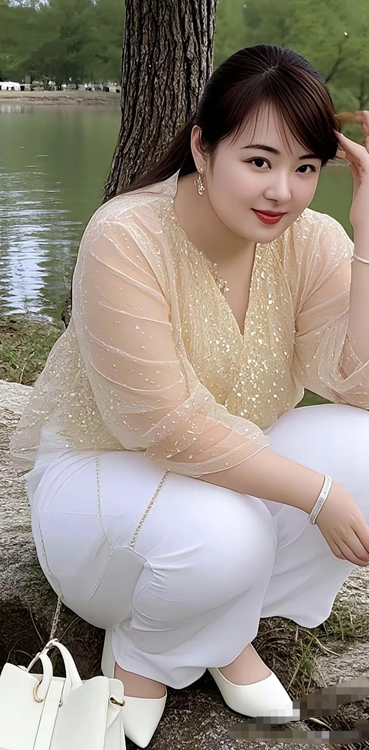 微胖富态的美女，人见人爱