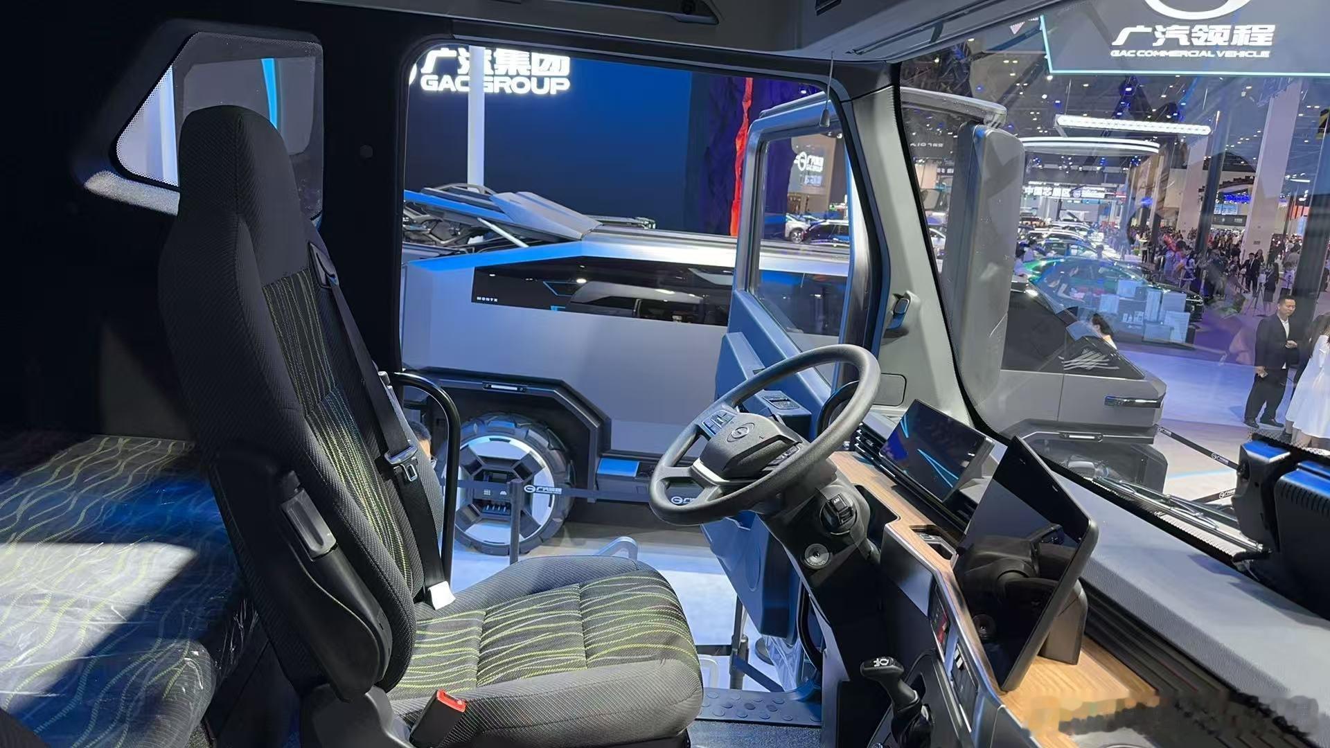 本届2026北京车展 当中A3展馆领程发布了P10和V10两款概念车型，公布了T