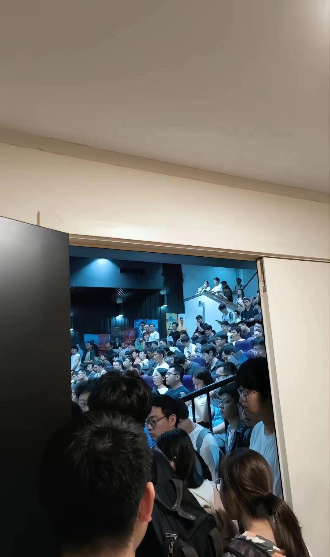 比亚迪清华校招，人山人海[微笑] ​​​
