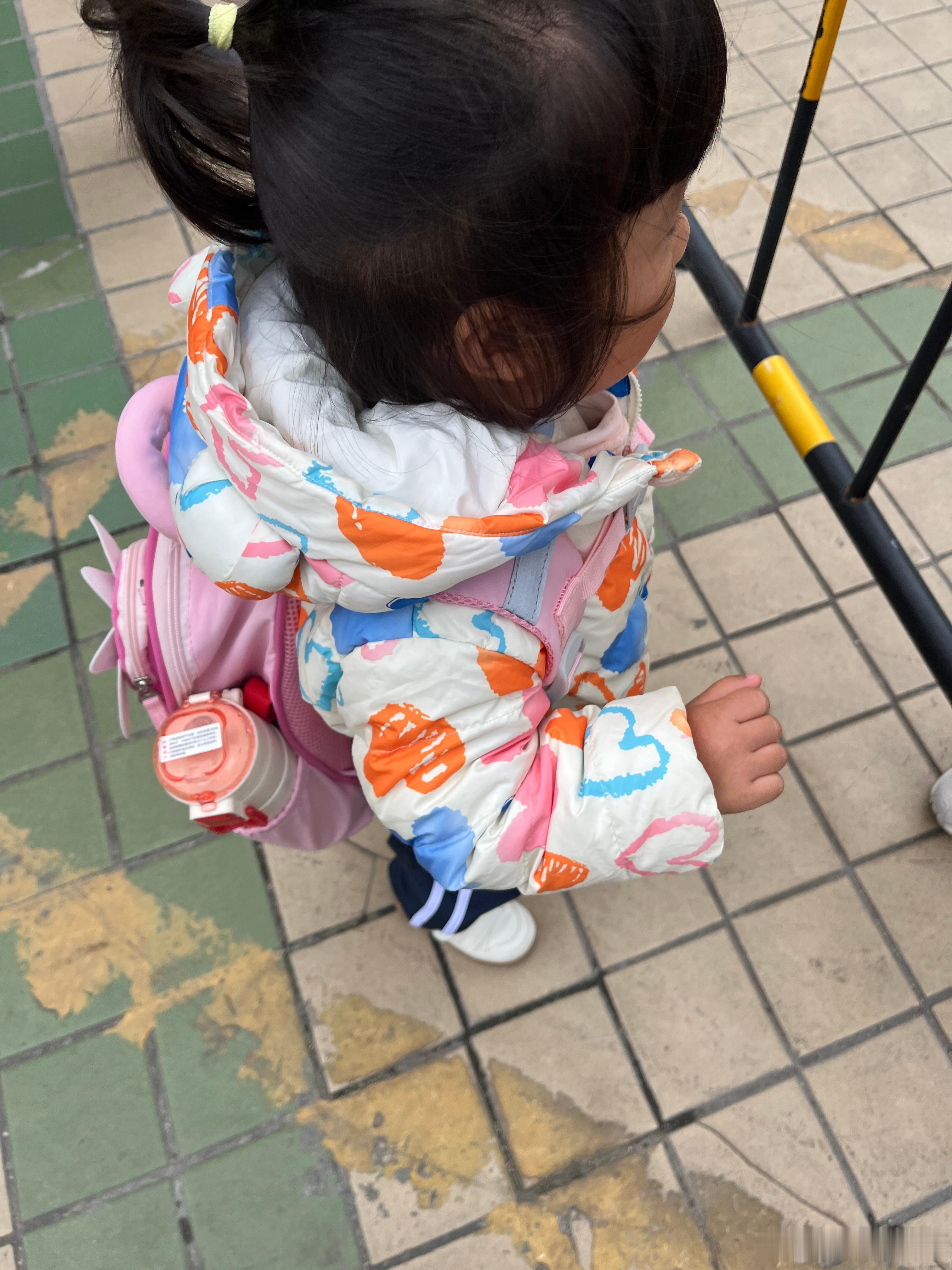 今天好的风，又从夏天进入冬天。早上被这个家伙气晕了，本来就起来晚，说还没睡够，让