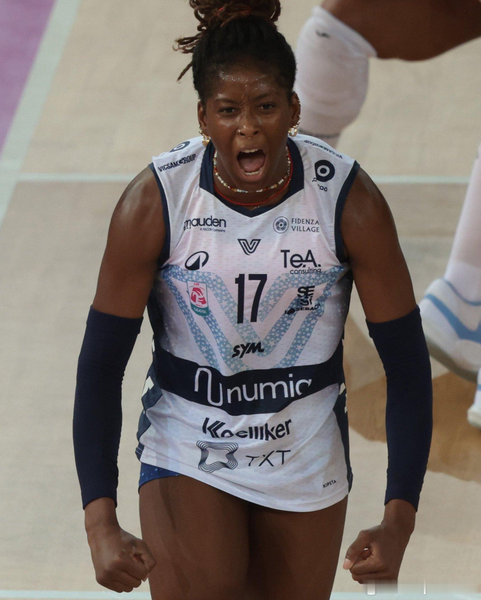 📊🇮🇹塞拉：24-25赛季女排意甲常规赛第一轮对阵皮内罗洛：▶️16分：3