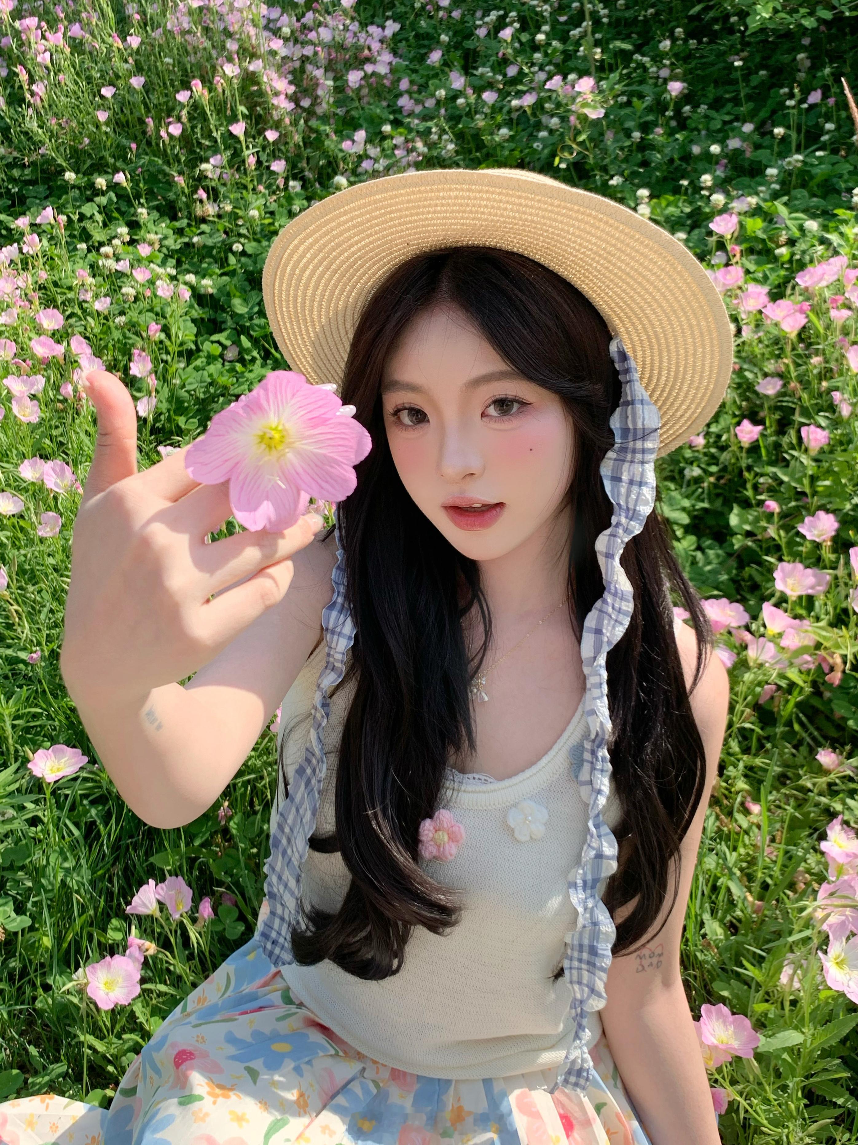 四月份拍的 但那时候已经晒的我肉疼…不敢出门的温度里我将使劲发库存哈哈哈哈嘻嘻嘎