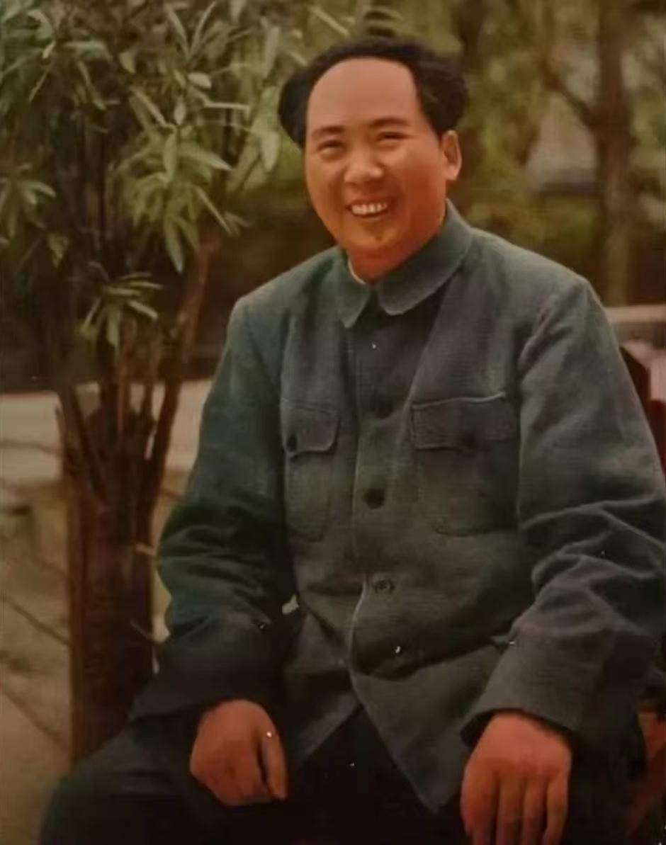 老一辈为何感念伟人？句句箴言撑起中国人骨气
 
经常有人好奇，为啥老一辈打心底里