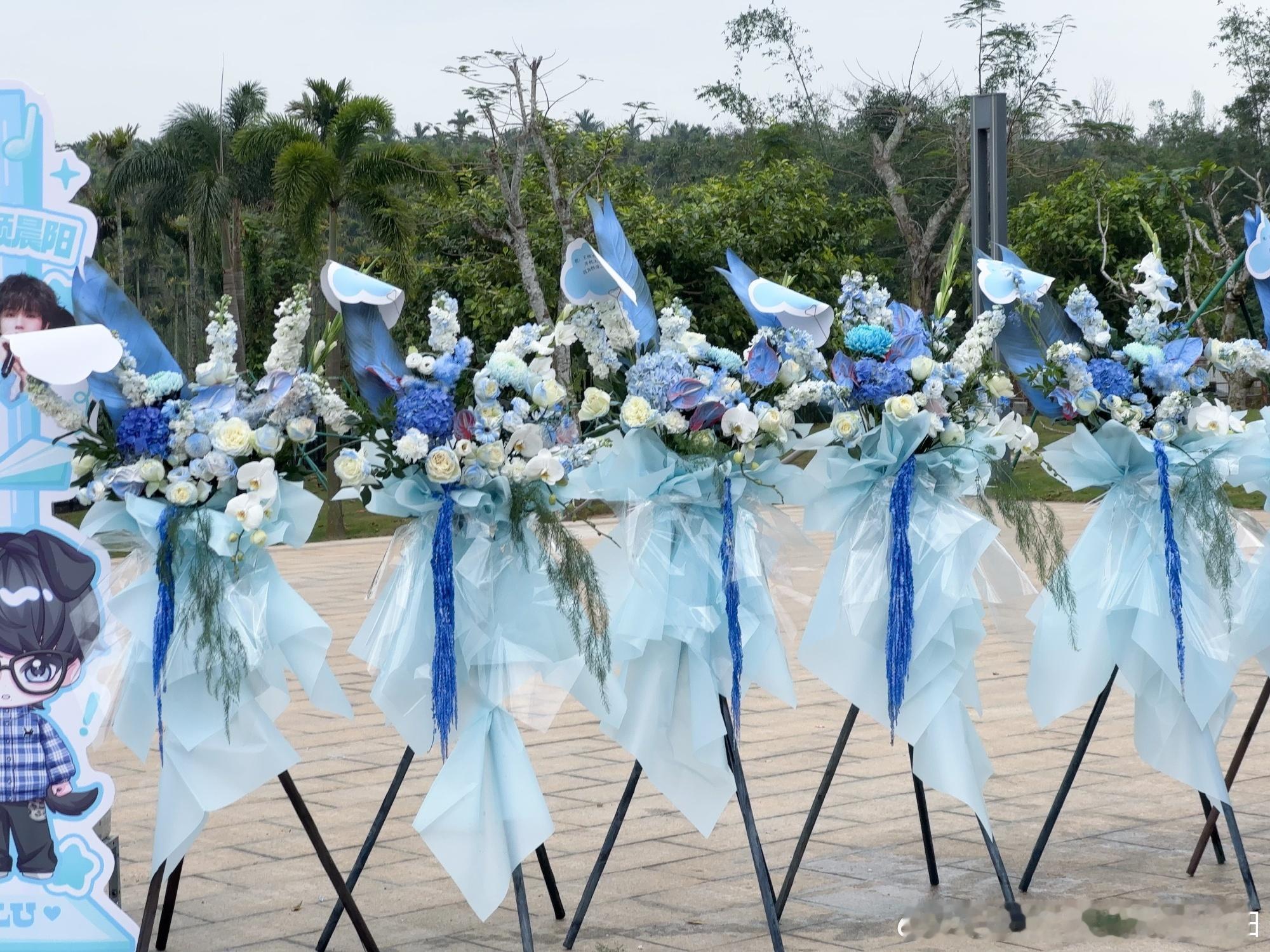 【王橹杰】新人演员王橹杰角色见 王橹杰家花篮应援，四代唯一TOP，开机大吉🩵?