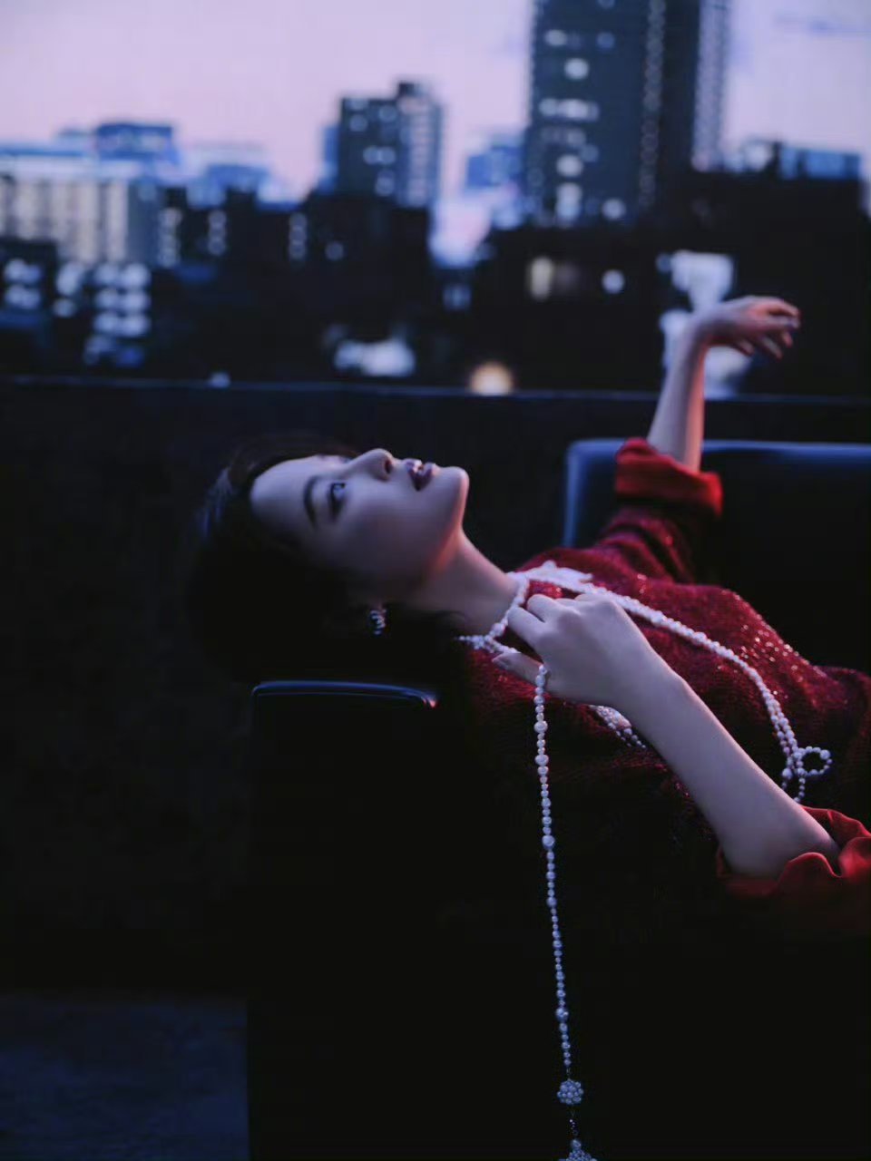 辛芷蕾微博之夜第二套只知道这个蕾子就该多穿这种漂亮衣服~完全适配！ 