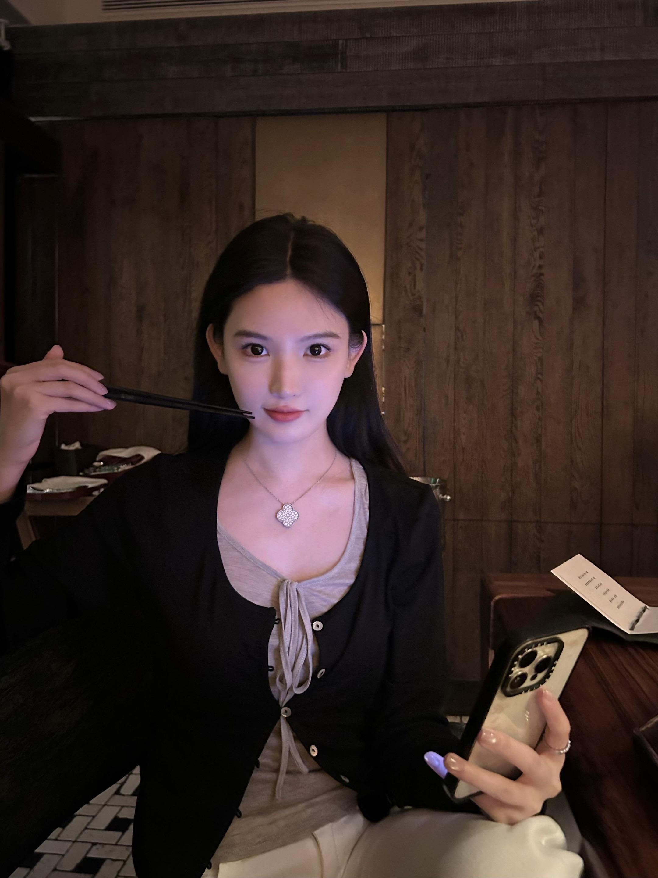 送你冬天的第一束花🌹💐🥨