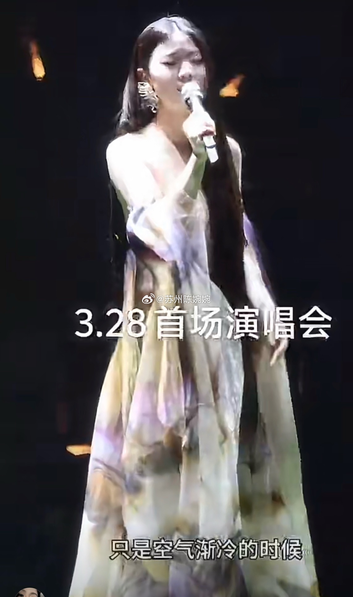 单依纯哭了 首先热搜内容视频为昨晚首场的《假如我们还爱着》，当时哭的理由也很简单