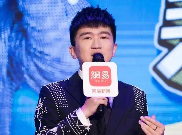张大大，本名张韡，曾因口碑问题陷入职业低谷，长达两年时间没有固定工作。这段时间里