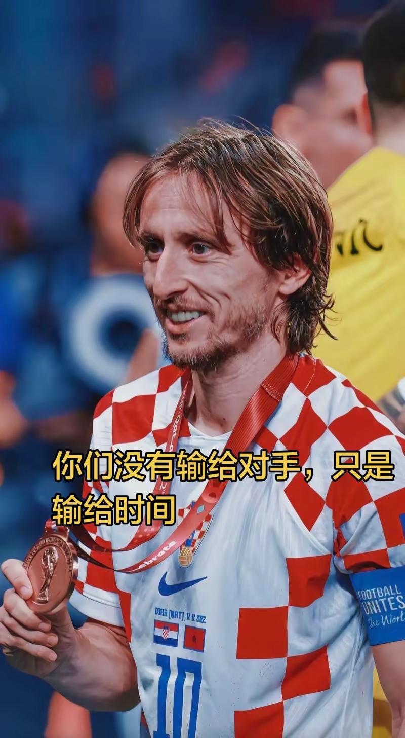 再见！说不出再见。看着这些熟悉的面孔该怎样说再见呢？还是20年前刚刚认识你的时候