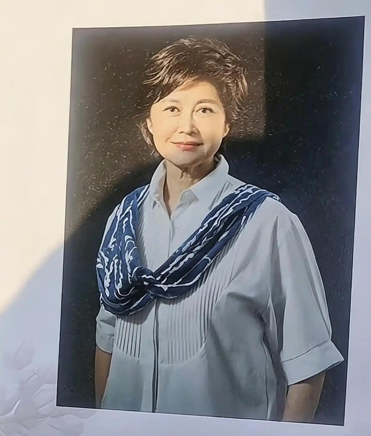 敬一丹告别仪式在北京八宝山殡仪馆举行后，有网友对号入座，说敬大姐这是要安葬在八宝